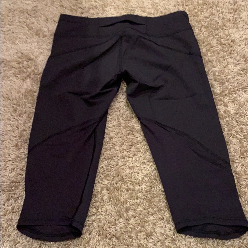 Lululemon Black Mesh & Net Crop Size 6 - image 5